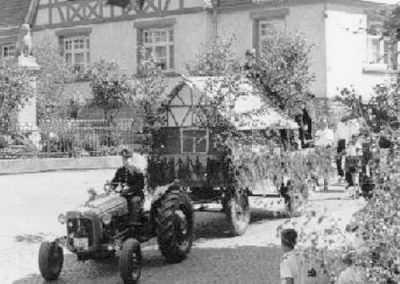 Festzug anlässlich des 40jährigen Jubiläums des MCWs am 07.07.1967 - Freiwillige Feuerwehr Wiebelsbach