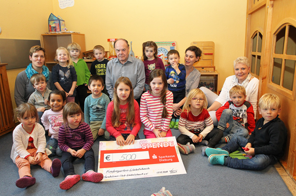 Spenden aus Abendkonzert an Kindergarten Wiebelsbach übergeben